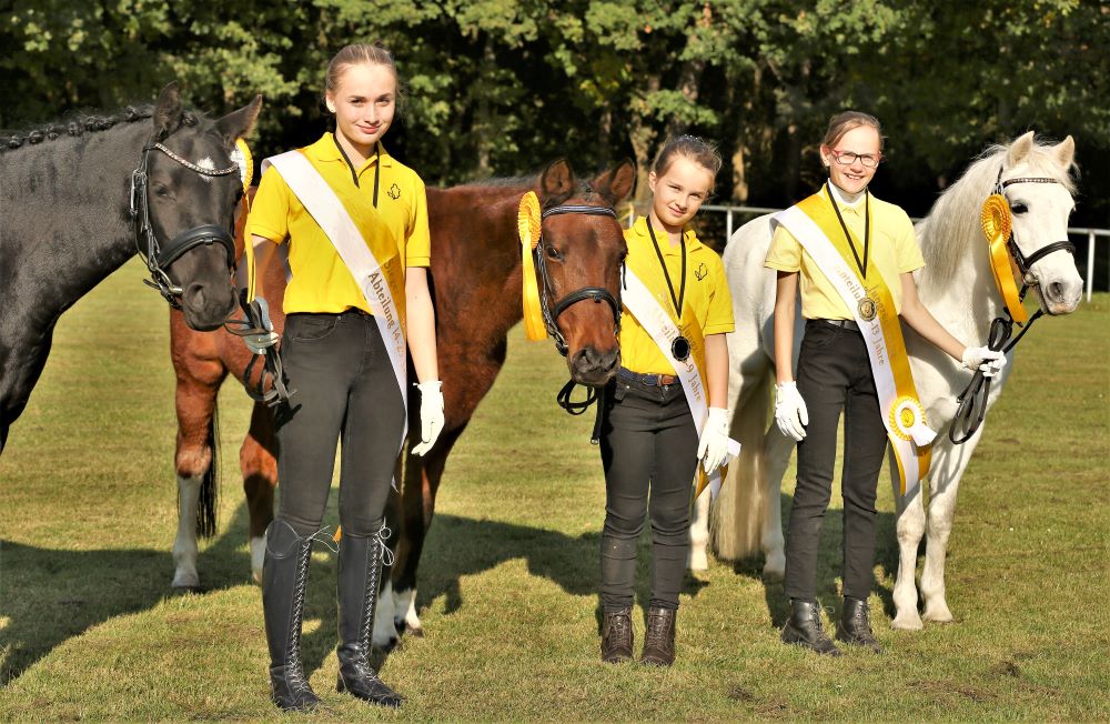 Nele Annelie Bucholz Sinja Könnecker u. Mirja Brandt Foto Schwöbel
